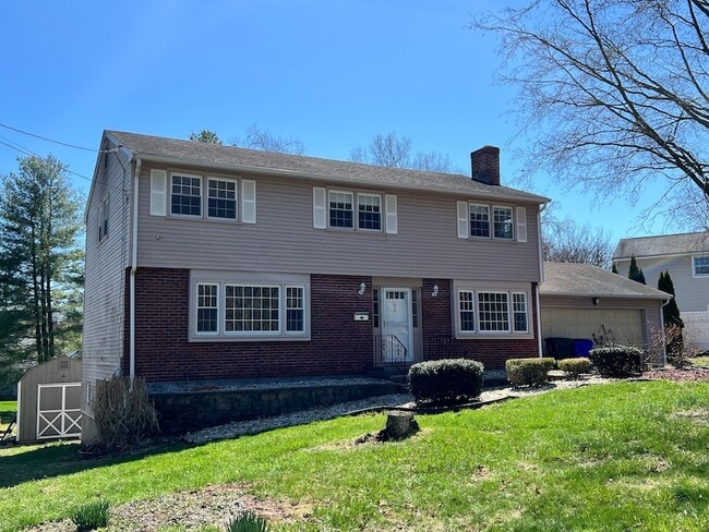 98 Kirkwood Rd in West Hartford, CT - Building Photo - Building Photo