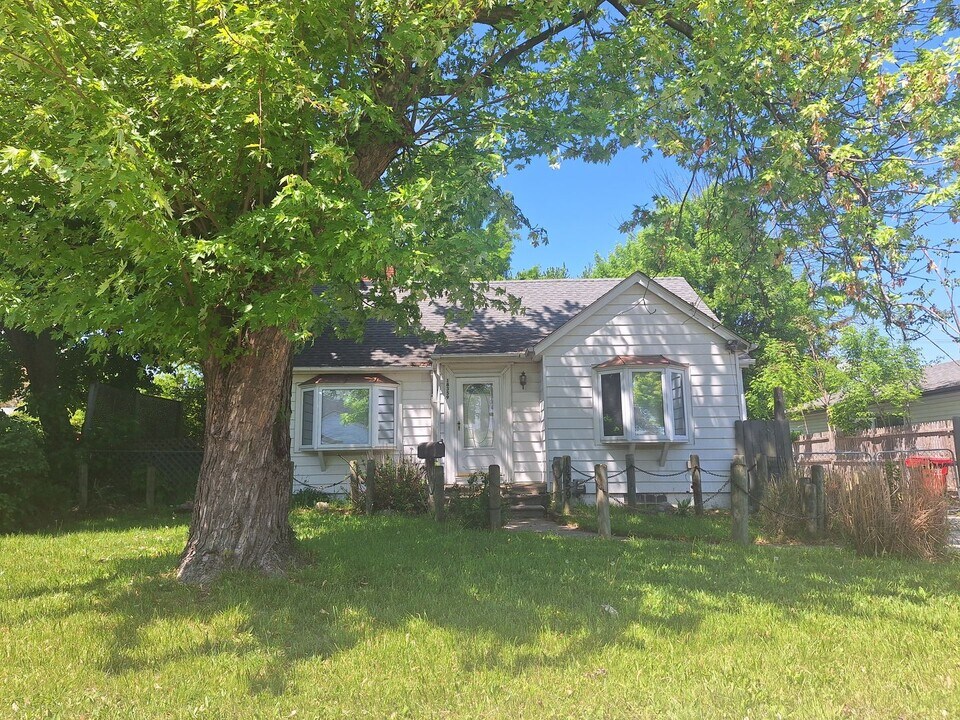 18359 Hazelwood St in Roseville, MI - Building Photo