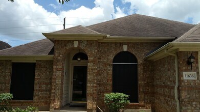 11638 Peachwood Lake Dr in Sugar Land, TX - Building Photo - Building Photo