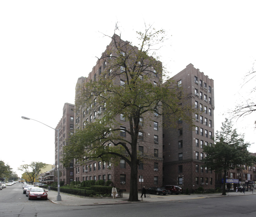 83-00 Talbot St in Kew Gardens, NY - Foto de edificio