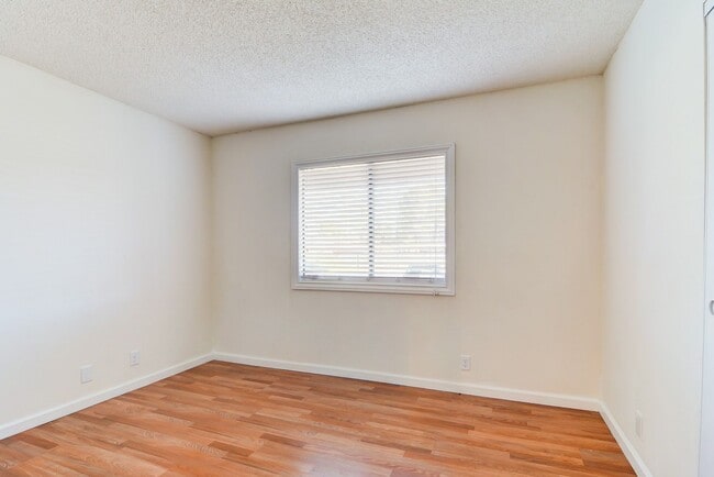 1701 E Katie Ave in Las Vegas, NV - Foto de edificio - Building Photo