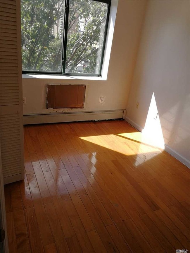 43-20 Union St-Unit -6C in Queens, NY - Building Photo - Building Photo