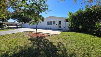 1300 N 64th Ave in Hollywood, FL - Building Photo