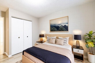 Tuxedo Park Apartments in Calgary, AB - Building Photo - Building Photo