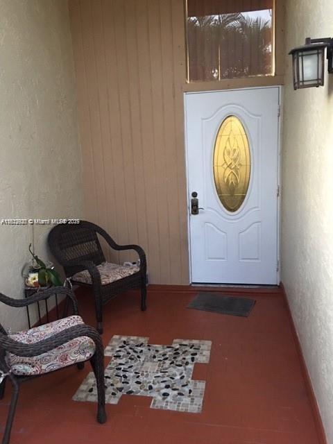 14327 Kendale Lakes Cir in Miami, FL - Building Photo - Building Photo