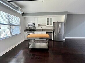 703 Poinsettia St N in Santa Ana, CA - Building Photo - Building Photo