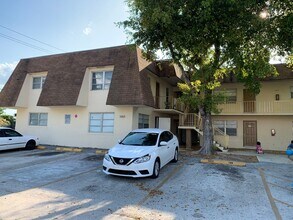 3801 SW 59 Terr Davie, FL 33314 in Fort Lauderdale, FL - Building Photo - Interior Photo