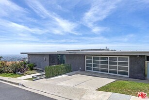 16722 Charmel Ln in Los Angeles, CA - Building Photo