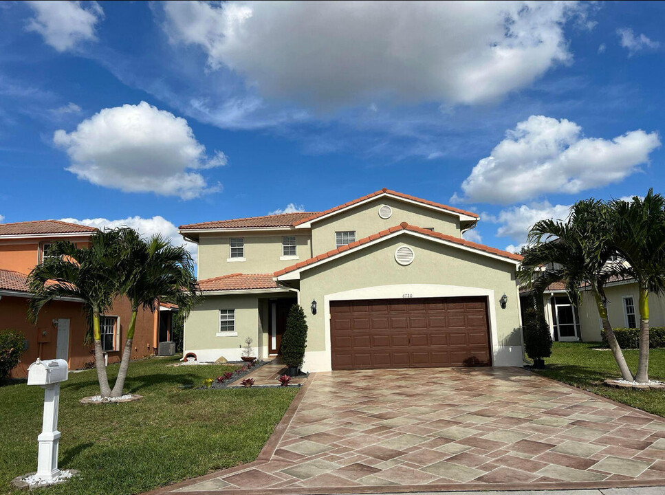 6720 Eagle Ridge Dr in Greenacres, FL - Building Photo