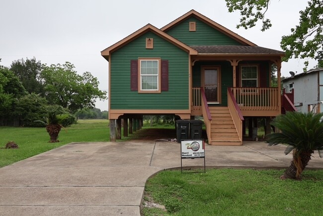 property at 6717 Hawthorne Rd