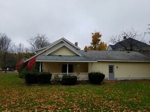 340 Ten Eyck St, Unit 2 in Watertown, NY - Foto de edificio - Building Photo