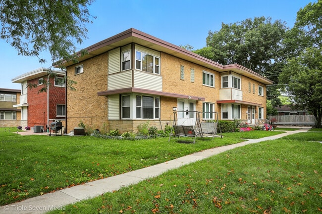 4730 Main St in Skokie, IL - Building Photo - Building Photo