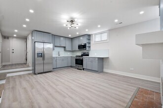 2600 W Morse Ave, Unit Garden in Chicago, IL - Building Photo - Building Photo