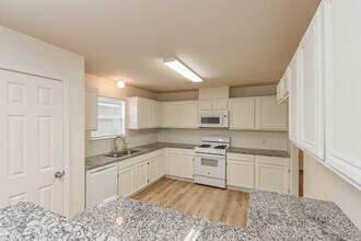 6519 Floral Glen Ln in Katy, TX - Building Photo - Building Photo