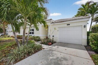 18221 SE Fairview Cir in Tequesta, FL - Building Photo - Building Photo