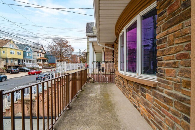 144 W 30th St in Bayonne, NJ - Building Photo - Building Photo