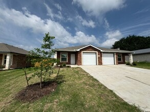 1616 Indian Trail in Harker Heights, TX - Building Photo - Building Photo