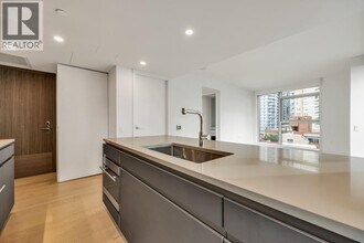 889 Pacific St in Vancouver, BC - Building Photo - Building Photo