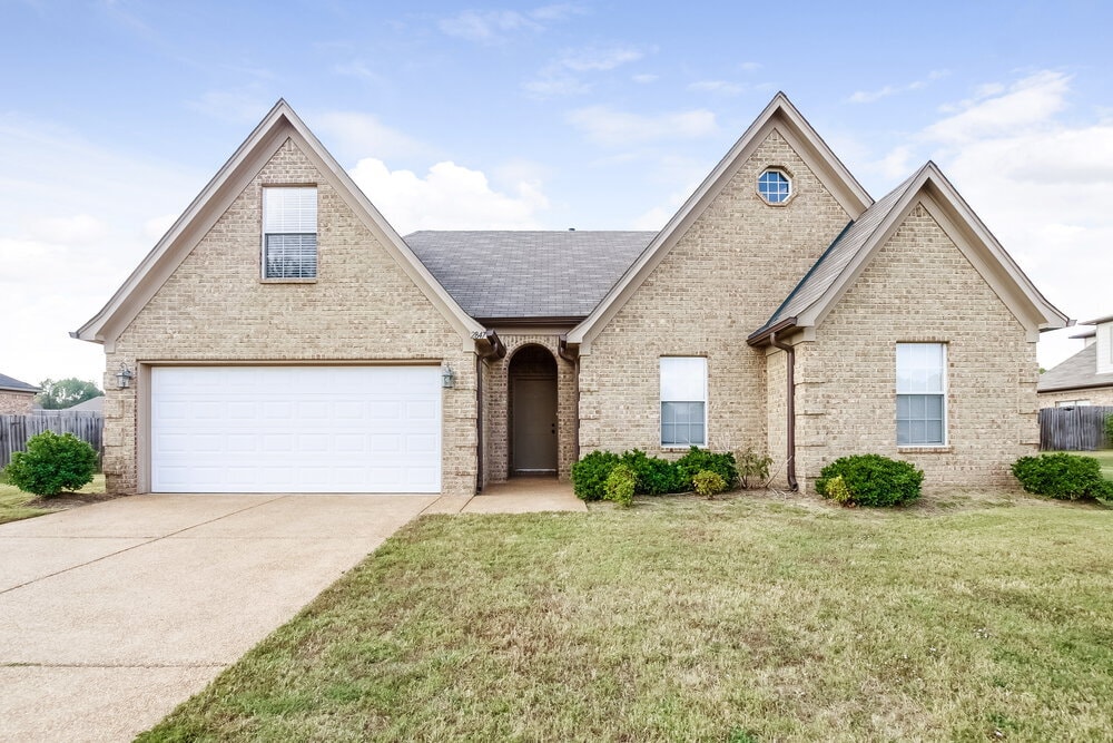 2847 Flora Lee Dr in Nesbit, MS - Building Photo