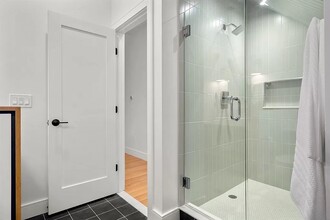 93 Cowper St, Unit 3 in Boston, MA - Foto de edificio - Building Photo