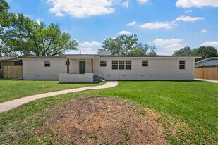 4100 N 30th St, Unit Room 2 in Waco, TX - Building Photo