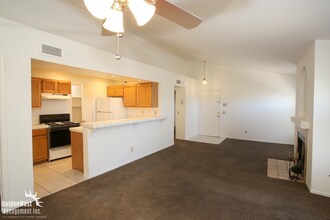 7570 W Flamingo Rd in Las Vegas, NV - Foto de edificio - Building Photo