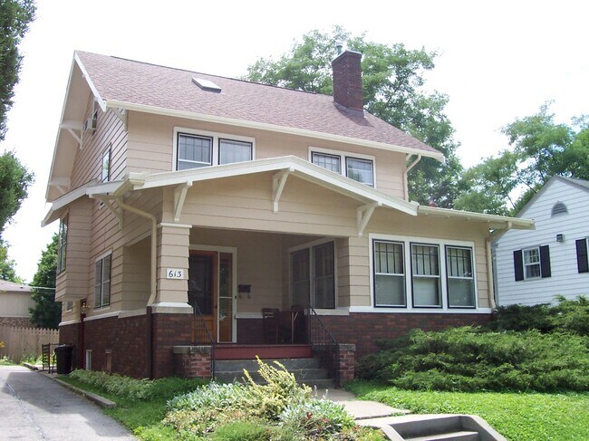 613 E College St, Unit 1 in Iowa City, IA - Building Photo - Building Photo
