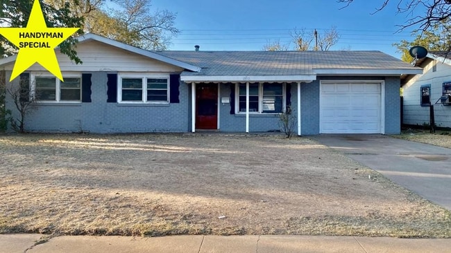 property at 2912 E Baylor St