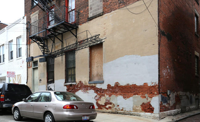 1308 Clay St in Cincinnati, OH - Foto de edificio - Building Photo