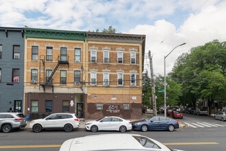 654 Jamaica Ave in Brooklyn, NY - Foto de edificio - Building Photo