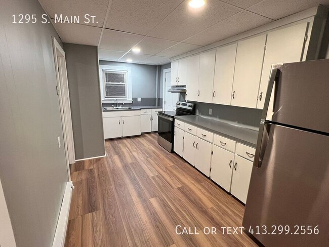 1295 S Main St in Palmer, MA - Foto de edificio - Building Photo