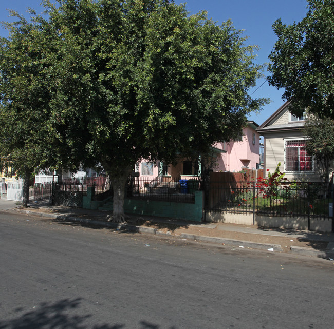 1839-1839 1/2 W 11th Pl in Los Angeles, CA - Building Photo - Building Photo