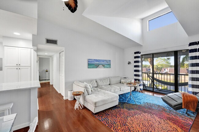 1008 Green Pine Blvd in West Palm Beach, FL - Building Photo - Building Photo