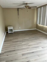 4880 Locust St NE, Unit 127 in St. Petersburg, FL - Building Photo