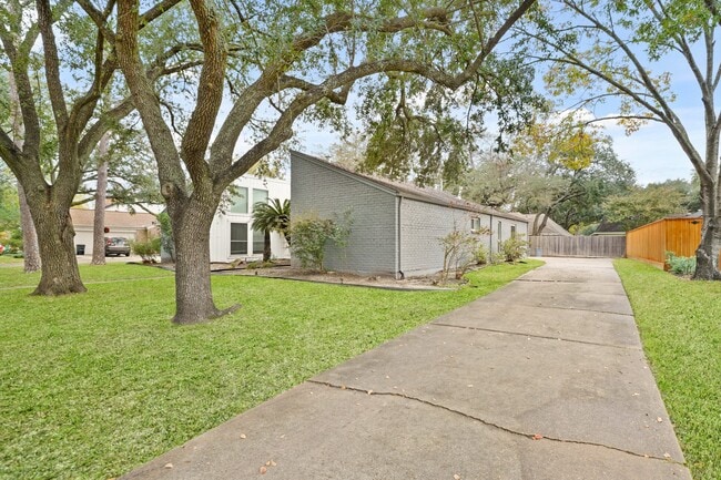 11910 Pebble Rock Dr