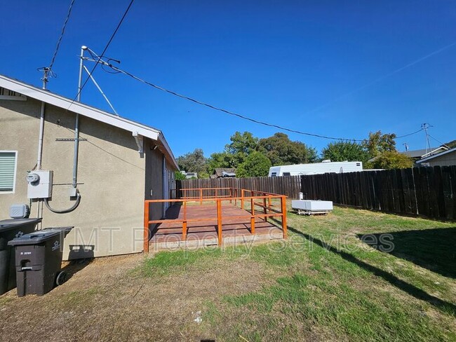 908 S Sinclair Ave in Stockton, CA - Building Photo - Building Photo