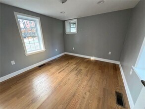 5 Church St in East Greenwich, RI - Foto de edificio - Building Photo