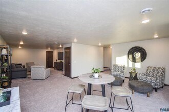 7303 E 45th St in Sioux Falls, SD - Building Photo - Building Photo