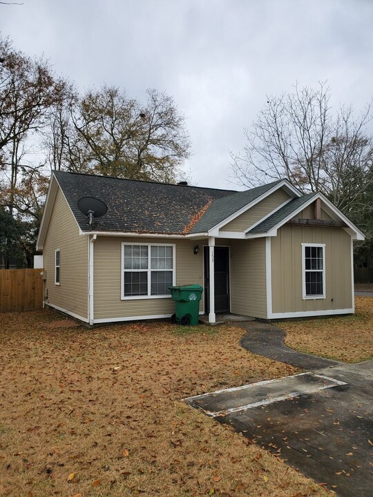 153 Blue Pool Dr in Valdosta, GA - Building Photo