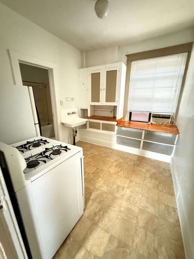 property at 620 E Exposition Ave