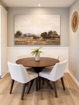 220 Woodland Pkwy in San Marcos, CA - Building Photo