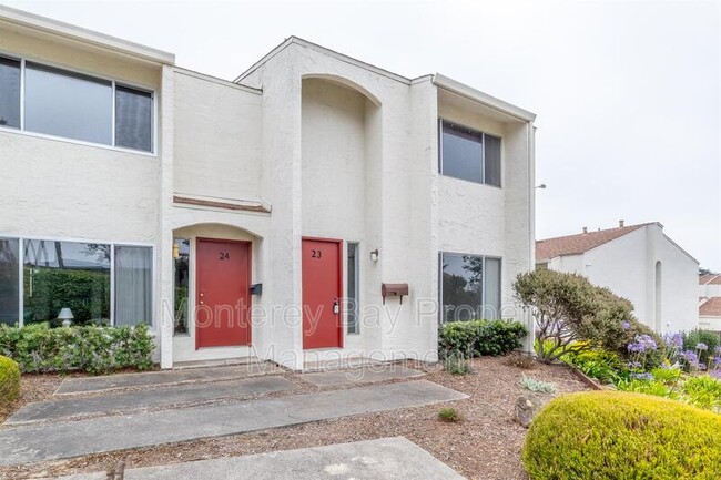 3137 Seacrest Ave in Marina, CA - Building Photo - Building Photo