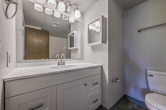 Place Seville Apartments in Pittsburgh, PA - Building Photo - Interior Photo