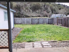 1125 W Brown Ave in Roseburg, OR - Building Photo - Building Photo