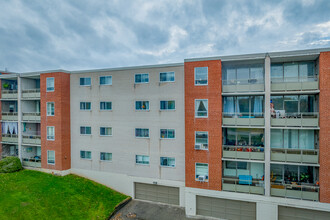 Terrace Towers in Guelph, ON - Building Photo - Building Photo