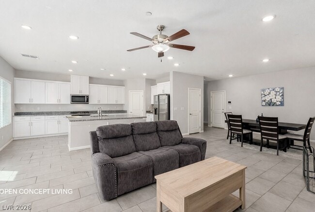 330 Spring Dove Ave in Henderson, NV - Building Photo - Building Photo