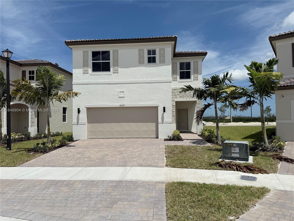 2539 SE 26th Rd in Homestead, FL - Building Photo