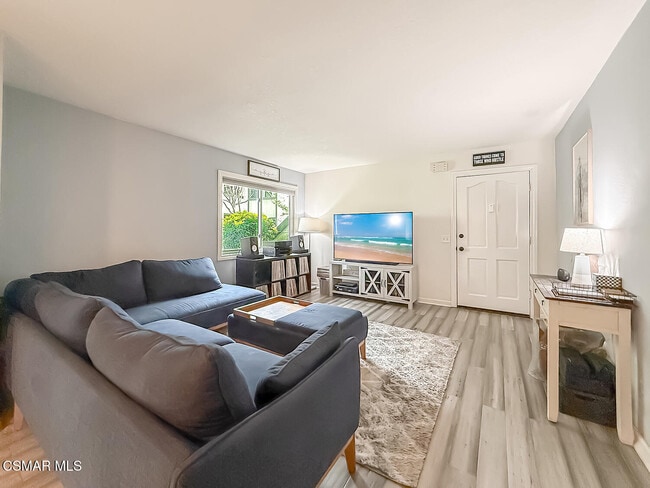 1346 E Hillcrest Dr in Thousand Oaks, CA - Building Photo - Building Photo