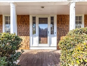 141 Highland St in Dedham, MA - Building Photo - Building Photo