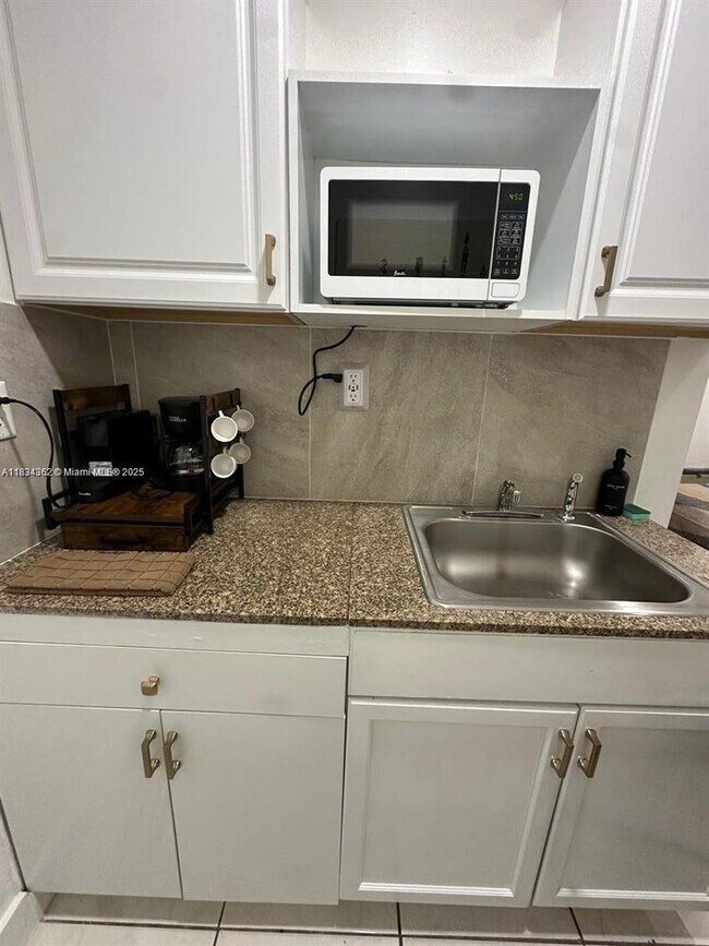 20510 SW 115th Rd in Miami, FL - Building Photo - Building Photo